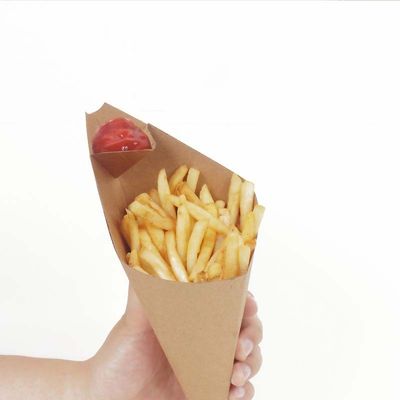 Pe покрыло французский картофель фри завертывает коробку в бумагу Kraft устранимых чашек конуса бумажную с соусом